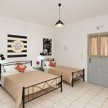 Letta's Apartments Finikas  Extérieur photo